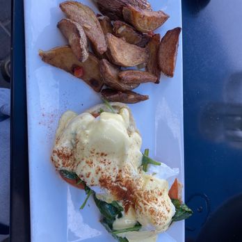 Overland Restaurant & Pub - Eggs Benedict with potatoes - Pubs Near Me - Gardnerville, Nevada