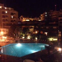 Hotel Tivoli - Pool area at night
