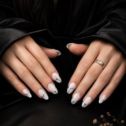 Nailsneedlove Studio II - Nails by Amy