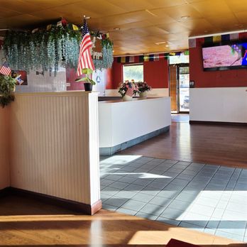 Everest Chilli Pepper - Weird front entry space - Himalayan/Nepalese Near Me - Roseville, California