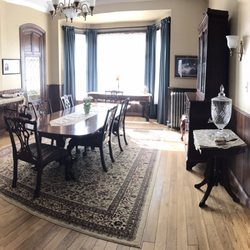 Inn the Garden Bed & Breakfast - The dining room