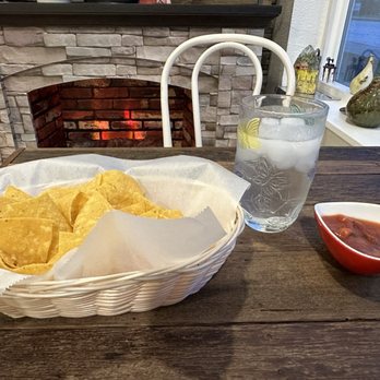 Food Yamilet - Chips and salsa - Mexican Near Me - Long Beach, Washington