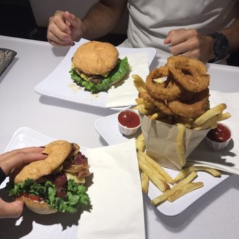 Burger Lounge - Yum! - Burgers Near Me - Coronado, California