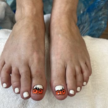 Annie's Nails - Halloween Jack-o-lanterns by Rose at Annie's Nails, East Vancouver, WA. - Nail Salons Near Me - Vancouver, Washington