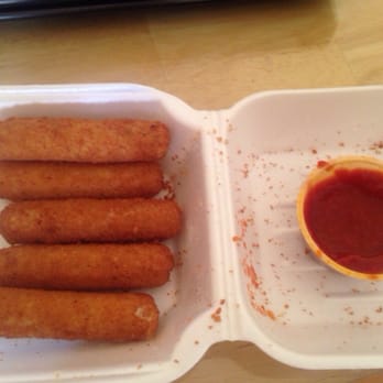 Pizza Palace - Mozzarella sticks (comes with six, but I ate one...lol)... Yummy!!! - Pizza Near Me - Groton, Connecticut