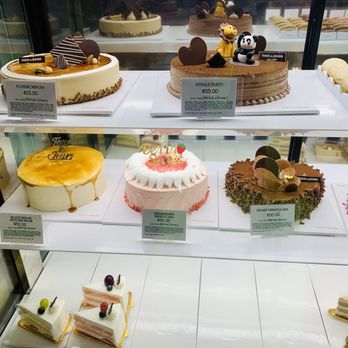 H Mart - Burlington - More cakes - Grocery Near Me - Burlington, Massachusetts
