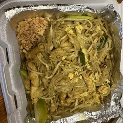 Disappointed disgruntled disgustingly gross curry N7. Pad Thai Curry (Lunch)