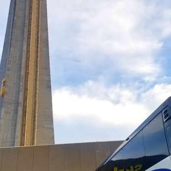 Chicago Classic Coach - Chicago Classic Coach at the Skylon Tower in Niagara Falls, Ontario, Canada - Bus Tours Near Me - Mount Prospect, Illinois