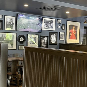 The Blind Pig - a bar with pictures on the wall - Gastropubs Near Me - Niagara Falls, Ontario The Blind Pig - a bar with pictures on the wall - Gastropubs Near Me - Niagara Falls, Ontario