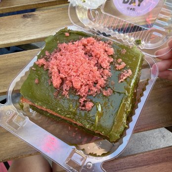 B Sweet Dessert Bar - Strawberry matcha cake - Desserts Near Me - Los Angeles, California B Sweet Dessert Bar - Strawberry matcha cake - Desserts Near Me - Los Angeles, California