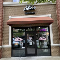 Vito's Market - Outside