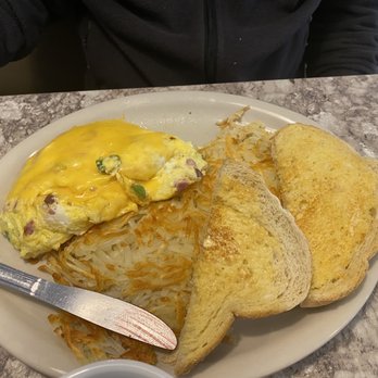 Mountain View Diner - Western Omelette, hash browns, and toast. - Diners Near Me - Gold Bar, Washington