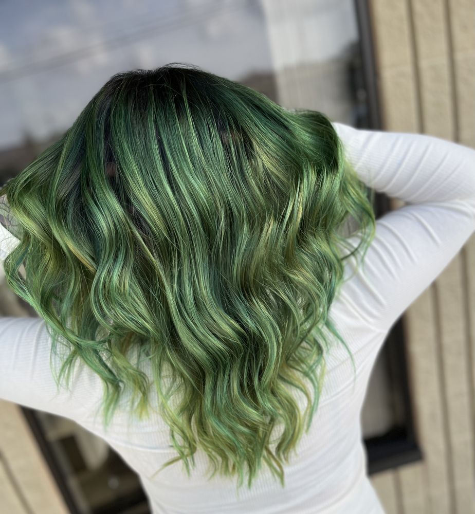 Hair by Savannah Logo