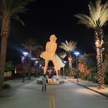 Forever Marilyn - Landmarks & Historical Buildings Near Me - Palm Springs, California Forever Marilyn - Landmarks & Historical Buildings Near Me - Palm Springs, California