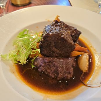Sandbar - Braised Short Rib of Beef - Bars Near Me - Cold Spring Harbor, New York