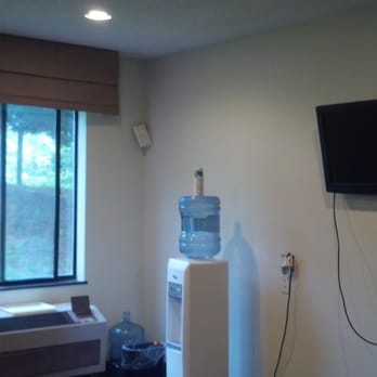 Sleep Inn Tanglewood - Workout room... Non working water cooler and the window open w/no screen because the air conditioner does not work. - Hotels Near Me - Roanoke, Virginia Sleep Inn Tanglewood - Workout room... Non working water cooler and the window open w/no screen because the air conditioner does not work. - Hotels Near Me - Roanoke, Virginia