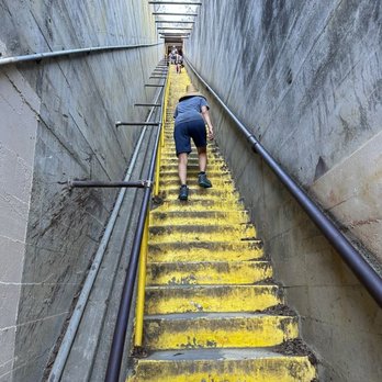 Diamond Head State Monument - stairs at the end - Parks Near Me - Honolulu, Hawaii Diamond Head State Monument - stairs at the end - Parks Near Me - Honolulu, Hawaii