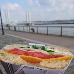Bagels Kook - Un petit poulailler le long des quais.... Miam