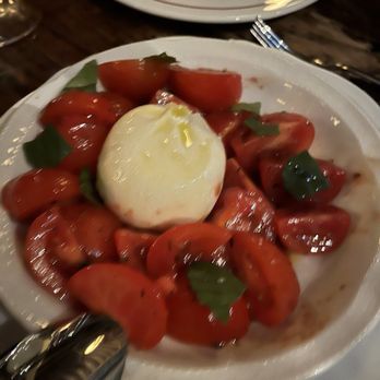 Carbone Dallas - Tomato Caprese and Burrata - Italian Near Me - Dallas, Texas Carbone Dallas - Tomato Caprese and Burrata - Italian Near Me - Dallas, Texas