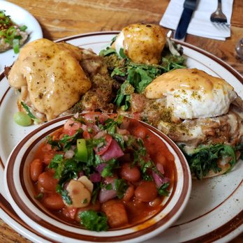 Saint-Houblon - Eggs benedict and beans - Brewpubs Near Me - Montreal, Quebec