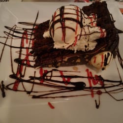 Casa Grecque - Brownie cake with ice cream, meh