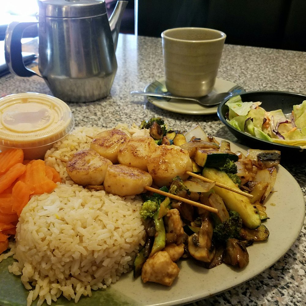 Kyoto At Virginia - Teriyaki chicken with mixed vegetables and scallops. Steamed carrots and a lot of fried rice. - Japanese Near Me - Galax, Virginia