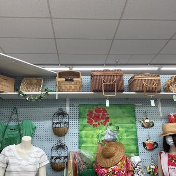 America's Antique Mall - Antiques Near Me - Melbourne, Florida