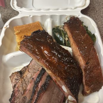 Smoking Pig BBQ - 2 pc plate - Barbeque Near Me - Fremont, California