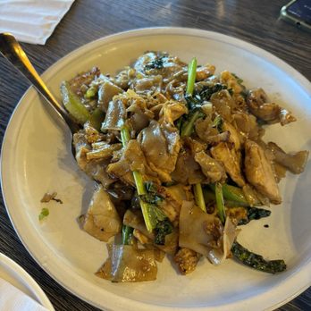 Lamaii - Pad see ew chicken - Thai Near Me - Las Vegas, Nevada Lamaii - Pad see ew chicken - Thai Near Me - Las Vegas, Nevada