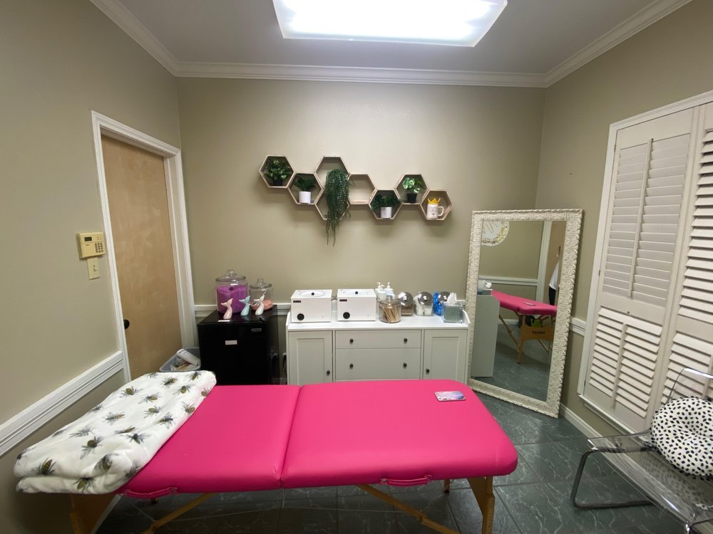 QUEEN V WAX STUDIO Updated August 2024 10 Photos 107 Woodward Pl