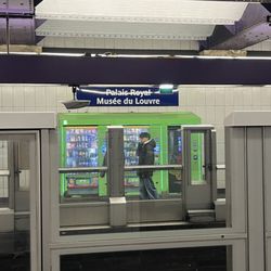 Métro Palais Royal - Musée du Louvre