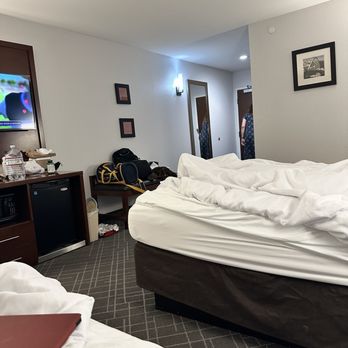 Comfort Inn & Suites - Hotel room with2 queen size beds. - Hotels Near Me - Pittsburgh, Pennsylvania Comfort Inn & Suites - Hotel room with2 queen size beds. - Hotels Near Me - Pittsburgh, Pennsylvania