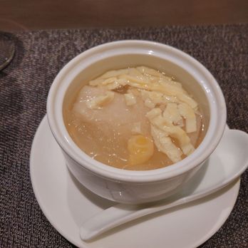 新同樂魚翅酒家 - Dessert: Sweetened bird's nest with bean curd sheet, gingko nut, and bamboo pith - Cantonese Near Me - Hong Kong, HK