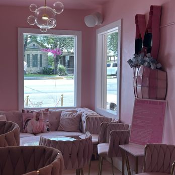 Brooke’s Bubble Bar - Champagne Bars Near Me - Fredericksburg, Texas