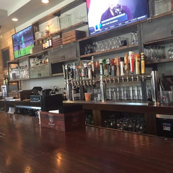 Commonwealth - Great beers on tap - Tank 7, Begyle, Krankshaft, Revolution... - American Near Me - Chicago, Illinois