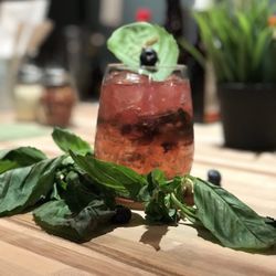 FUMO Restaurant & Bar - Basil berry mule