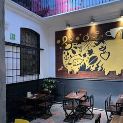 Café & Tocino - Beautiful space