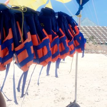 Parasail Cancun - Always have life jackets and adjust them perfectly to your size ! - Snorkeling Near Me - Cancún, ROO