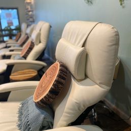 Fully reclining to zero gravity position comfy seating in a superbly relaxing environment. Fully reclining to zero gravity position comfy seating in a superbly relaxing environment.