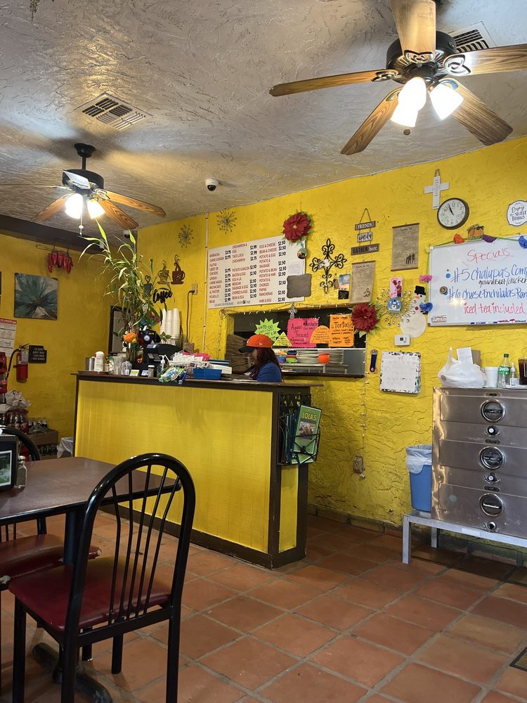 Lola's Mexican Food