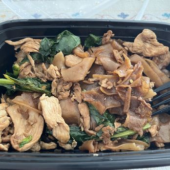 Kin Long Beach - overcooked Pad See Ewe. The chicken was too dry and noodles were rubbery. - Thai Near Me - Long Beach, California Kin Long Beach - overcooked Pad See Ewe. The chicken was too dry and noodles were rubbery. - Thai Near Me - Long Beach, California