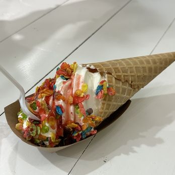 Pop Culture CLE - Soft serve ice cream with fruity pebbles - Food Trucks Near Me - Solon, Ohio Pop Culture CLE - Soft serve ice cream with fruity pebbles - Food Trucks Near Me - Solon, Ohio