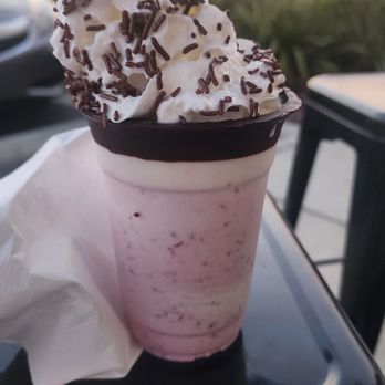 Dreamette - Chocolate dipped strawberry shake - Ice Cream & Frozen Yogurt Near Me - Jacksonville, Florida