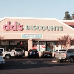 dd's DISCOUNTS - Frontal view