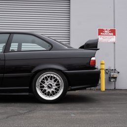 Amazing shot of the rear left side panel