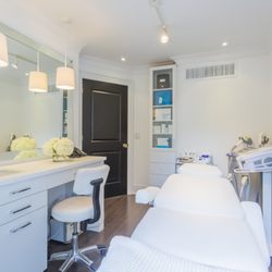 Edelstein Cosmetic - Treatment Room