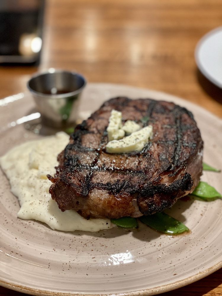 YaYas Euro Bistro Logo