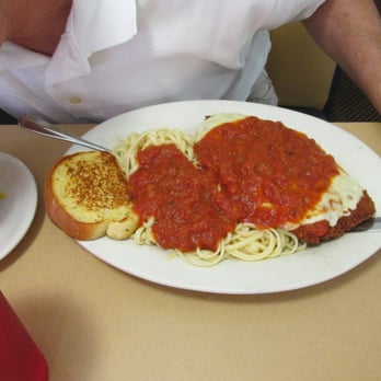 Cambridge Diner - chicken parmigiana with sauce, bread (chicken was tough) - American Near Me - Cambridge, Maryland