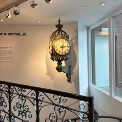 The Valentine - Clock at steps