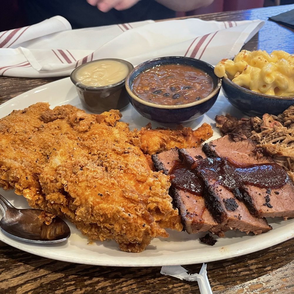Gus's BBQ - Chicken and Two Meat Combo  Fried chicken- 10/10  Baked beans- 9/10  Mac & cheese - 10/10  Pulled pork- 8/10  Brisket- 6/10 - Barbeque Near Me - Porter Ranch, California